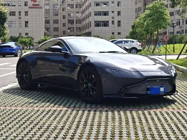 Aston Martin V8 Vantage — миниатюра 8