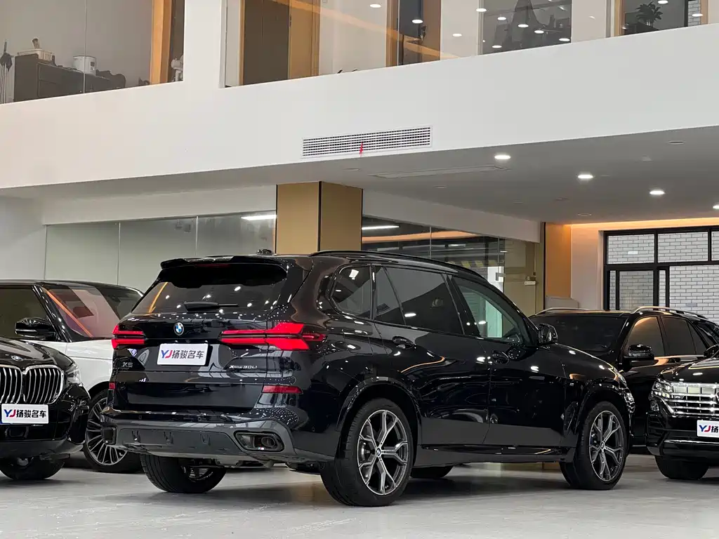 BMW X5 2023 xDrive 30Li Premium M Sport
