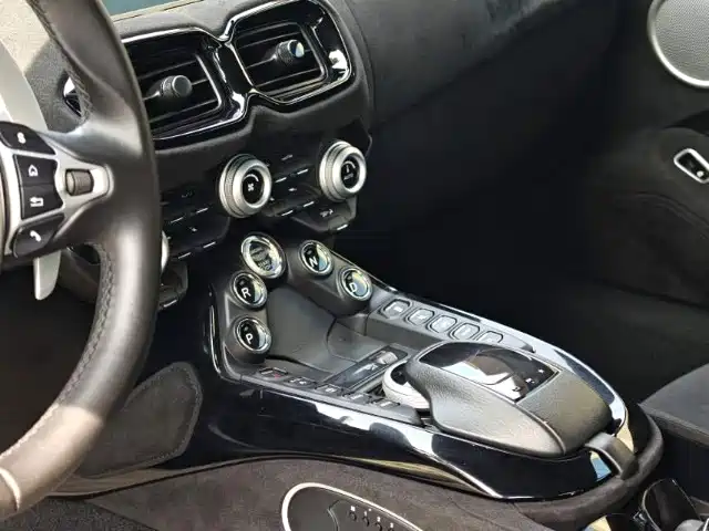 Aston Martin V8 Vantage — миниатюра 7