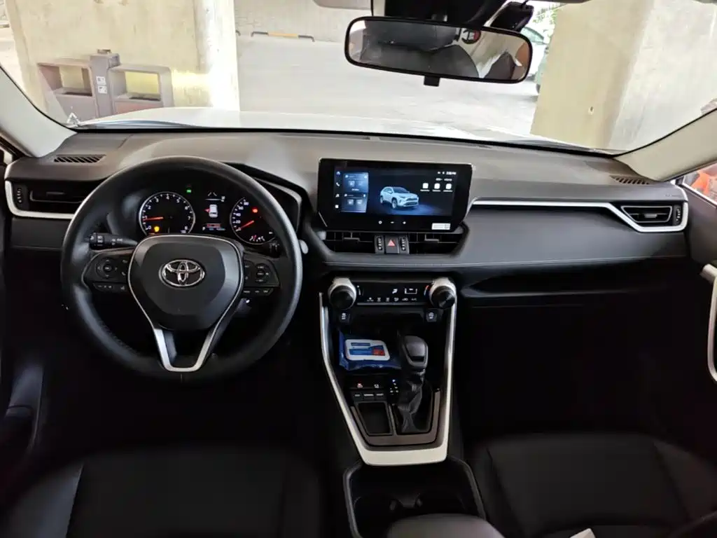Toyota RAV4 2024 2.0L CVT