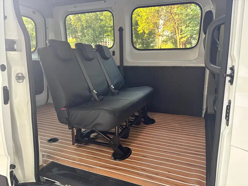 Maxus V90 2022 2.0T MT 6 мест