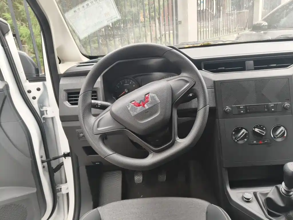 Wuling Hongguang PLUS — миниатюра 6