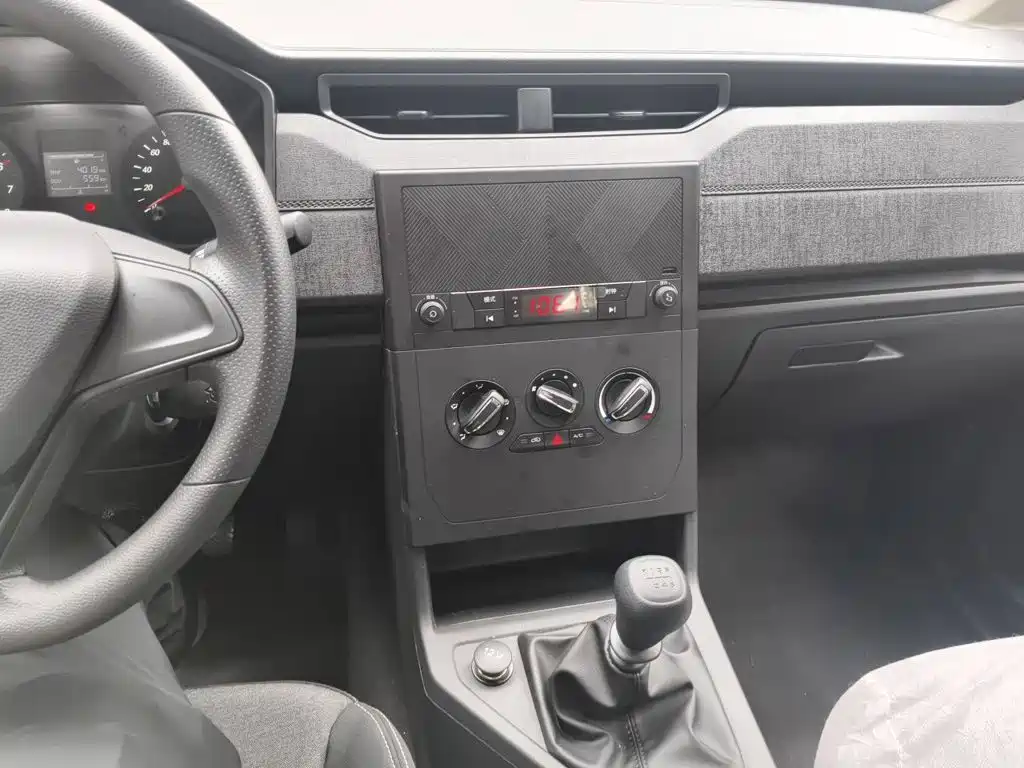 Wuling Hongguang PLUS — миниатюра 9