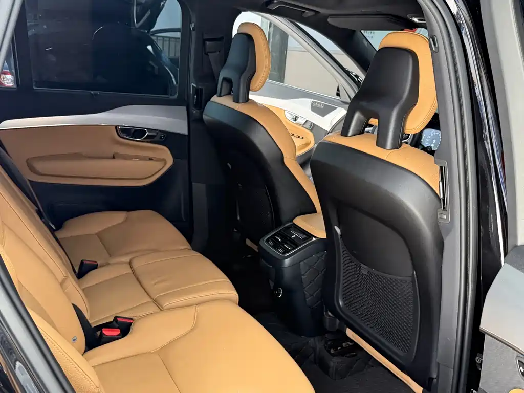 Volvo XC90 — миниатюра 5