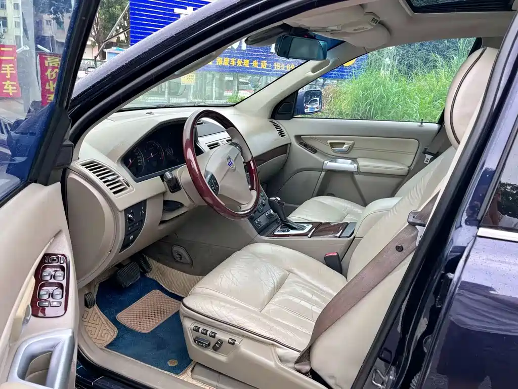Volvo XC90 2006 4.4 V8 AWD мест Executive