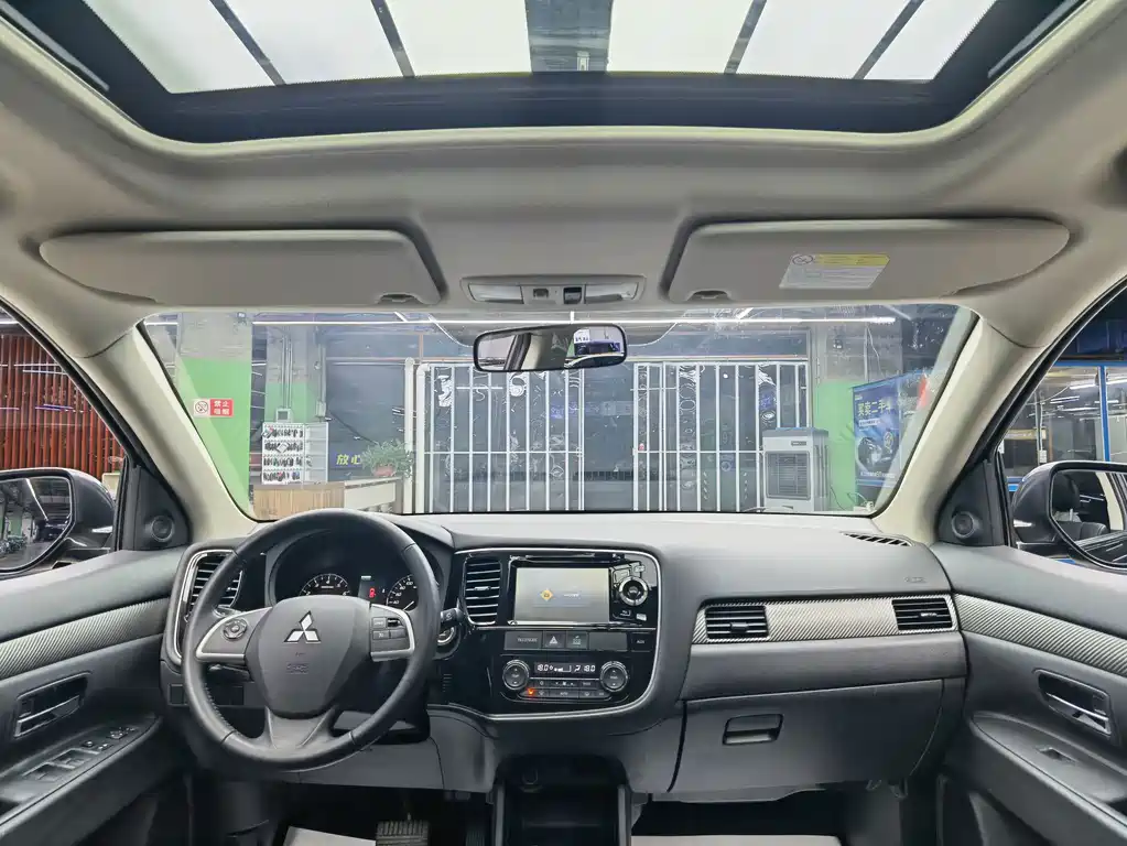 Mitsubishi Outlander (Import) — миниатюра 7