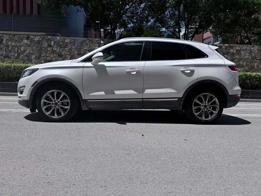 Lincoln MKC — миниатюра 16