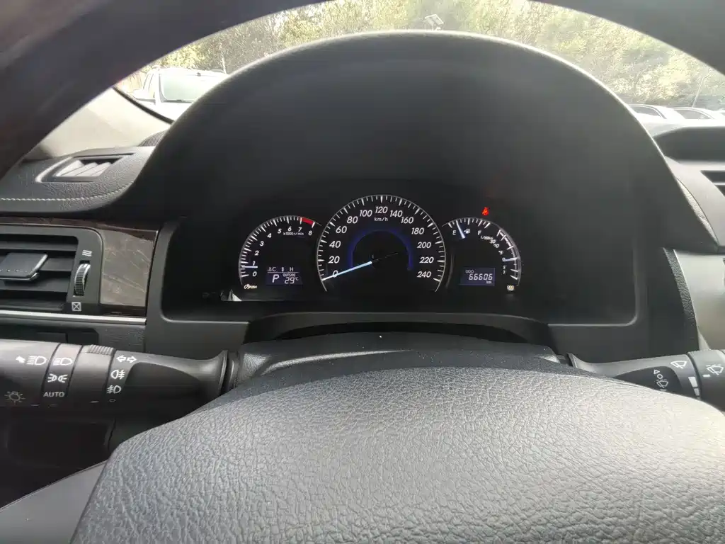 Toyota Camry — миниатюра 13