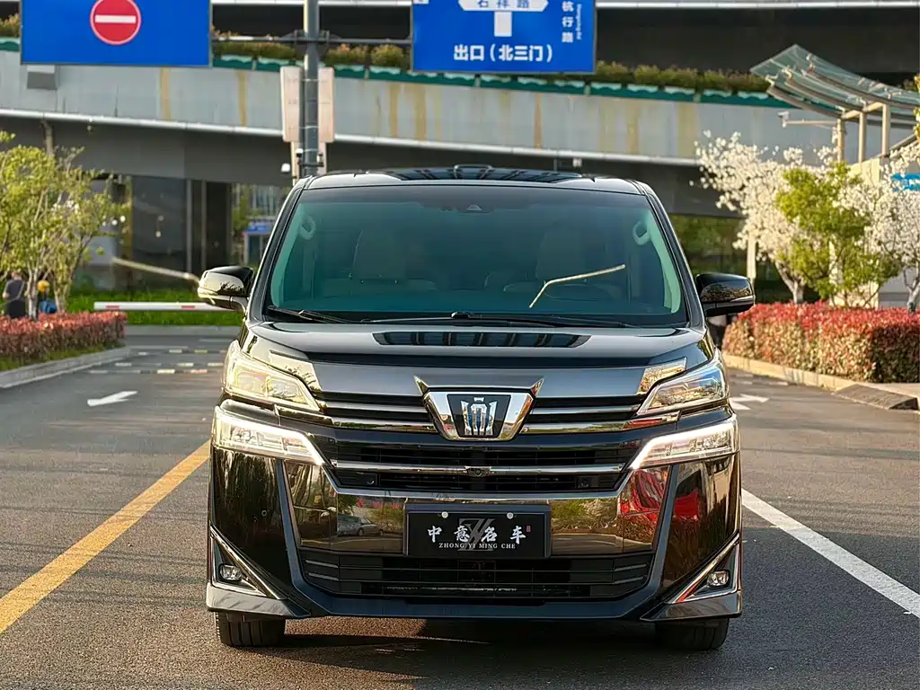 Toyota Vellfire — миниатюра 2