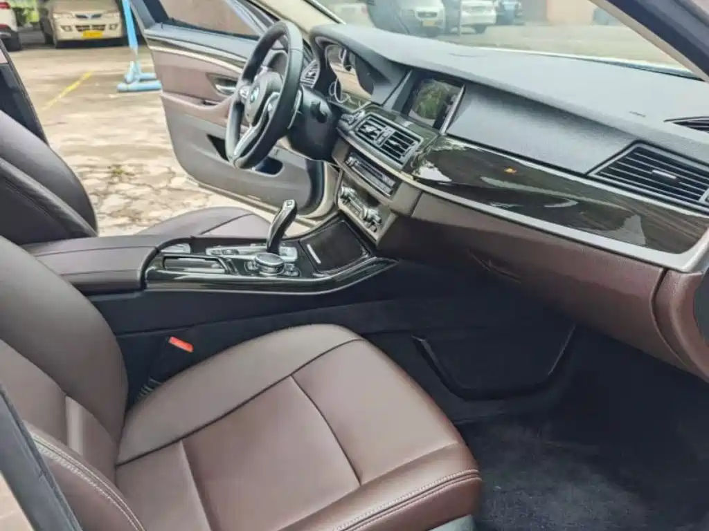BMW 5 Series — миниатюра 6