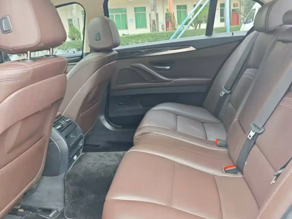 BMW 5 Series — миниатюра 7