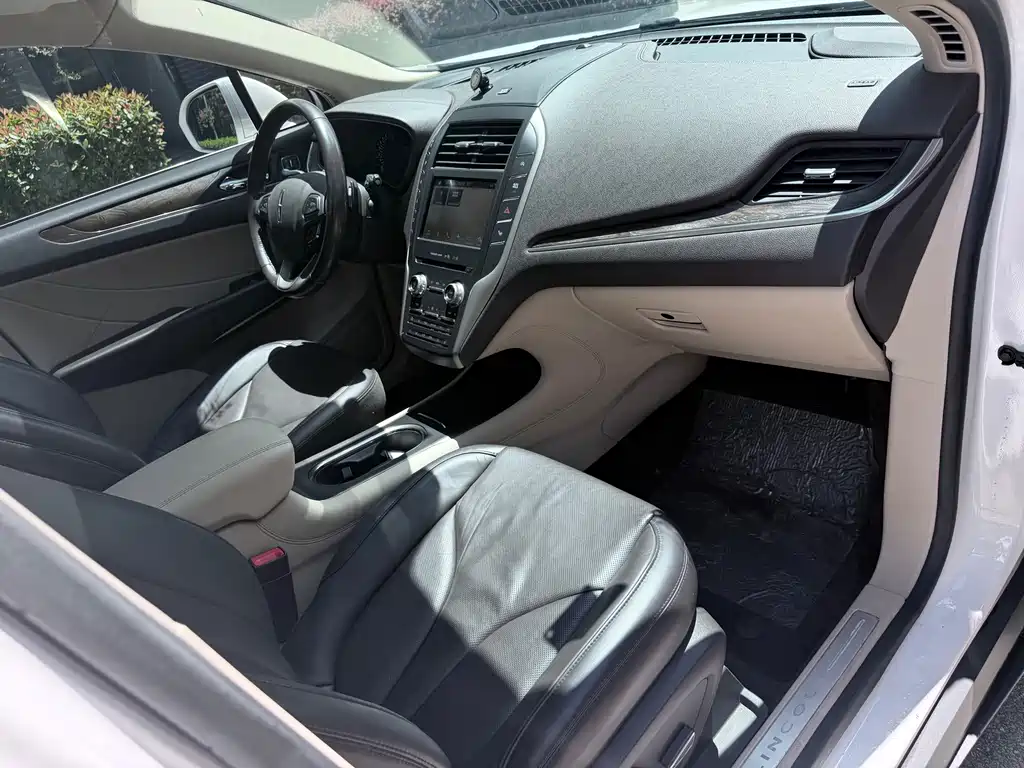 Lincoln MKC — миниатюра 8