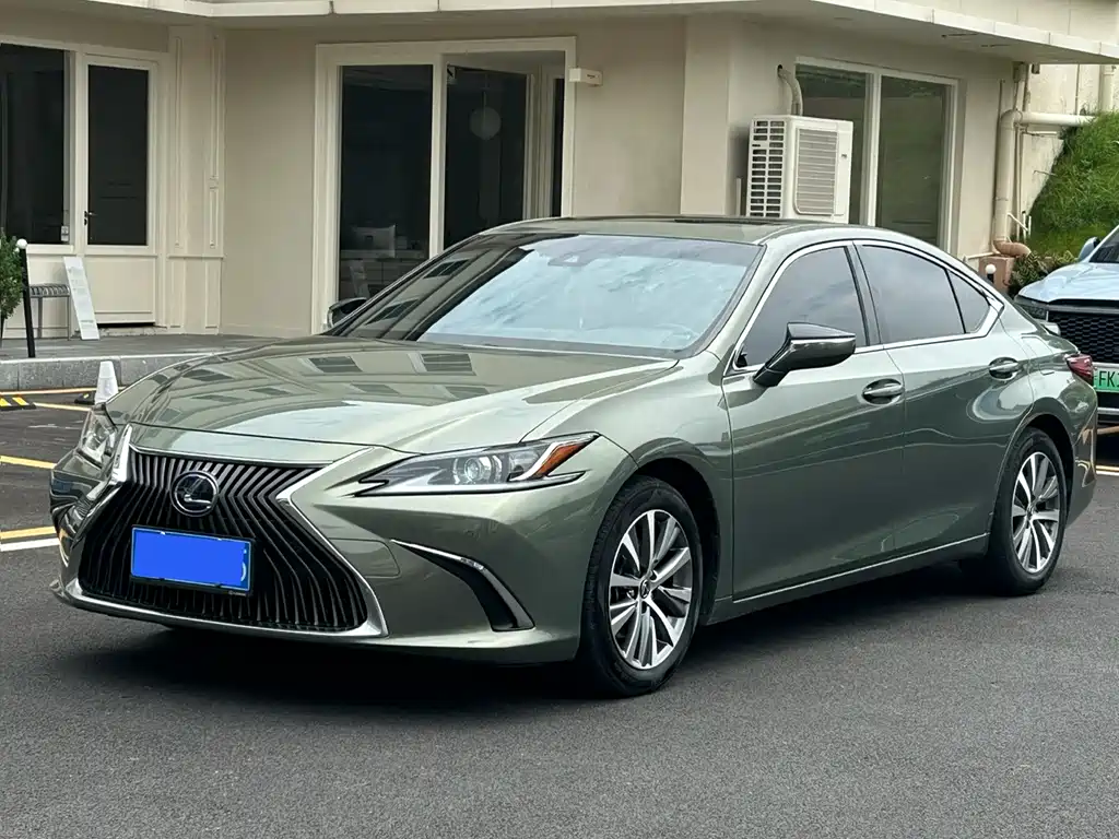 Lexus ES 2020 300h