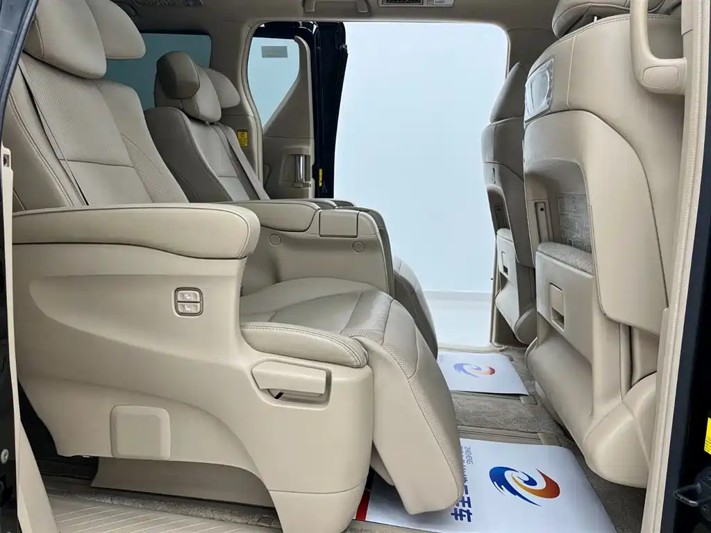 Toyota Alphard 2011 3.5L Luxury
