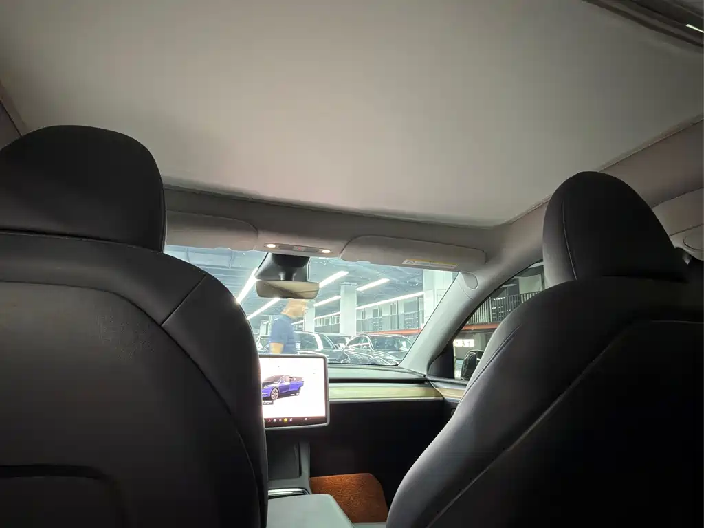 Mercedes-Benz EQC — миниатюра 12