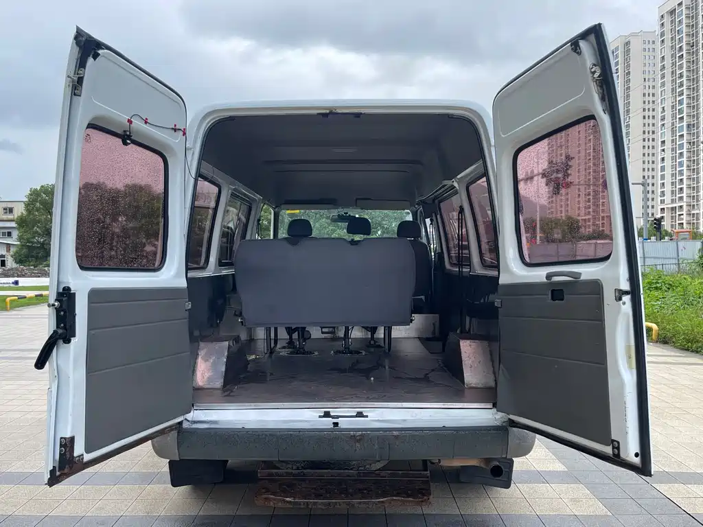 Ford Transit Classic — миниатюра 9