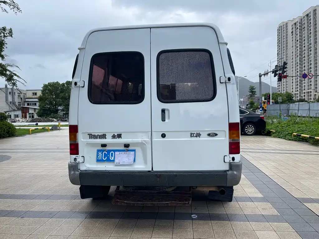 Ford Transit Classic — миниатюра 7