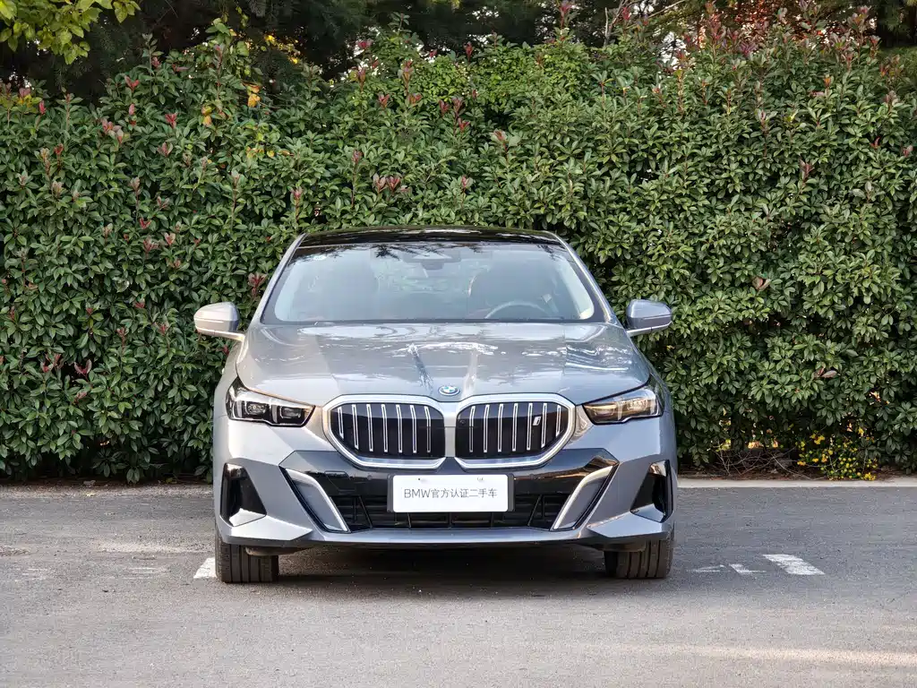 BMW I5