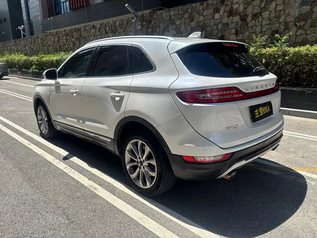 Lincoln MKC — миниатюра 18