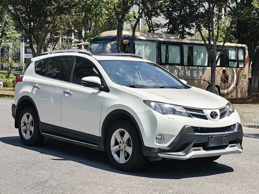 Toyota RAV4 — миниатюра 3