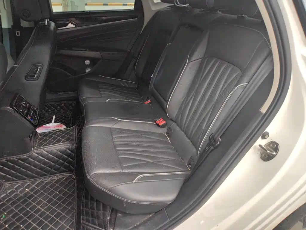 Volkswagen Passat PHEV — миниатюра 15
