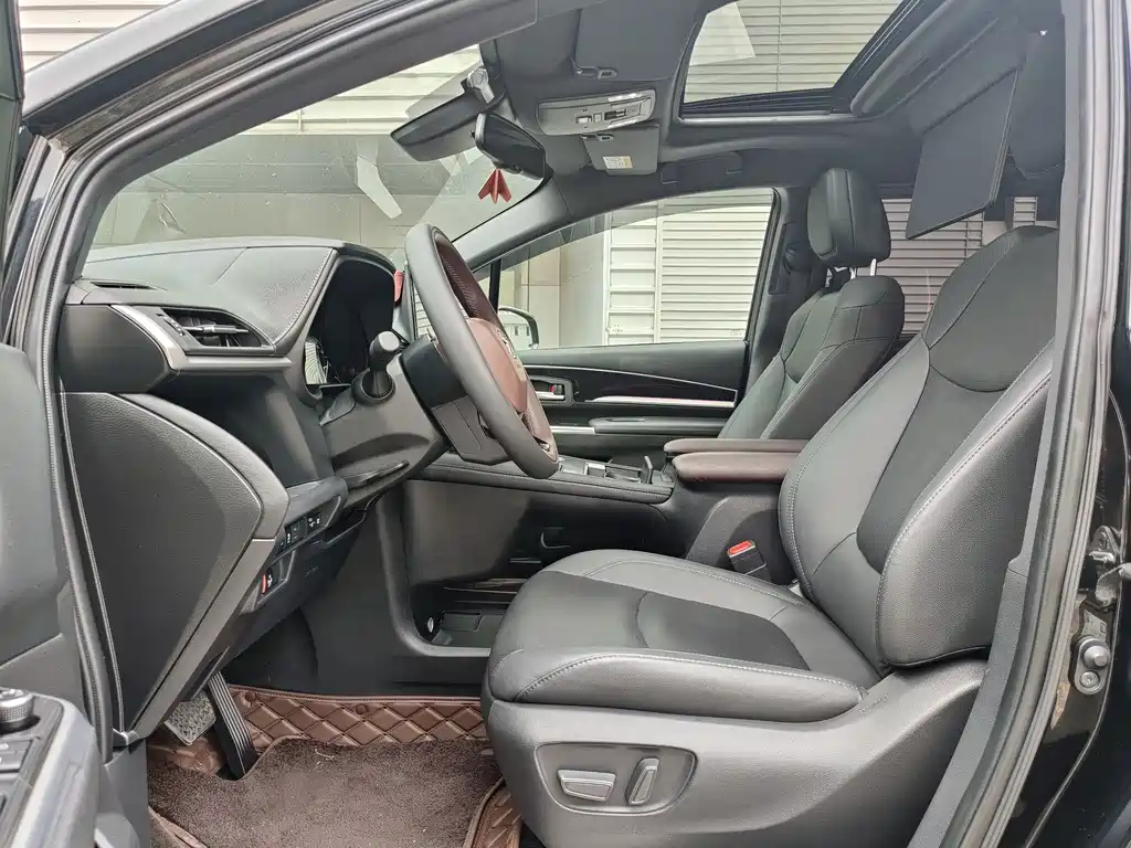 Toyota Sienna — миниатюра 9