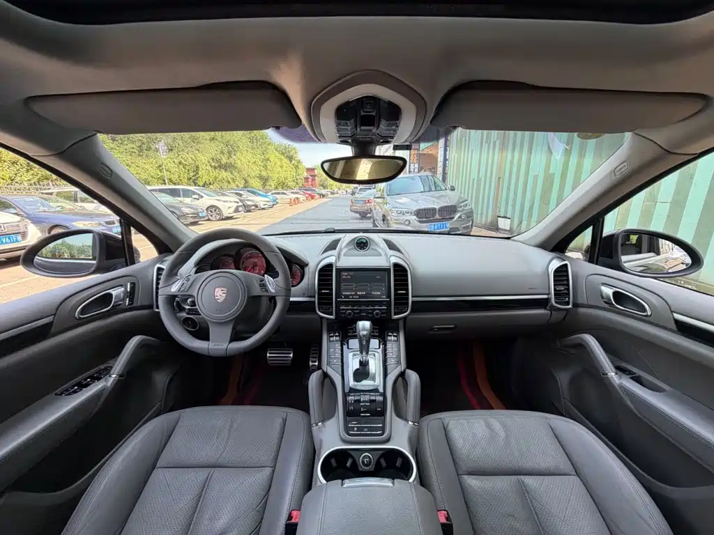 Porsche Cayenne — миниатюра 4
