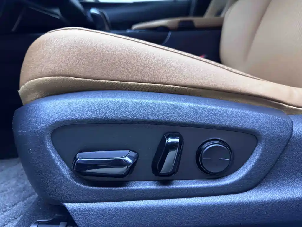 Lexus UX New Energy — миниатюра 11