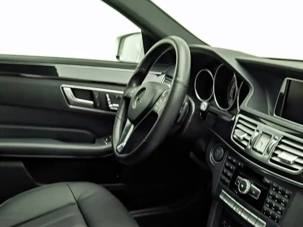 Mercedes-Benz E-Class — миниатюра 22