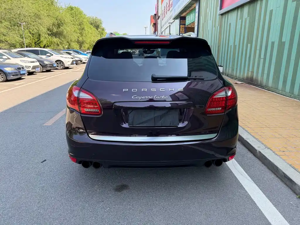 Porsche Cayenne — миниатюра 13