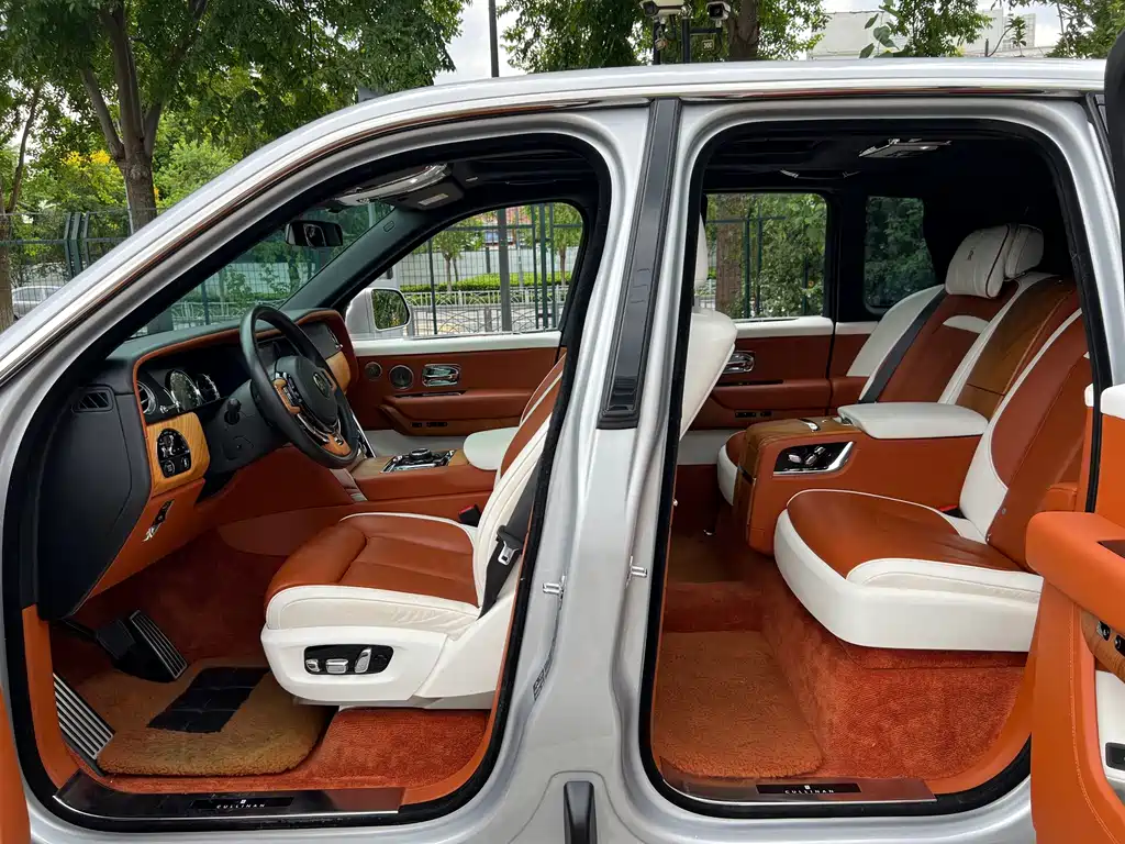 Rolls-Royce Cullinan — миниатюра 28