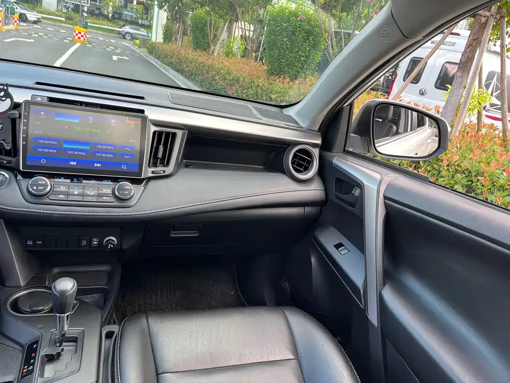Toyota RAV4 — миниатюра 16