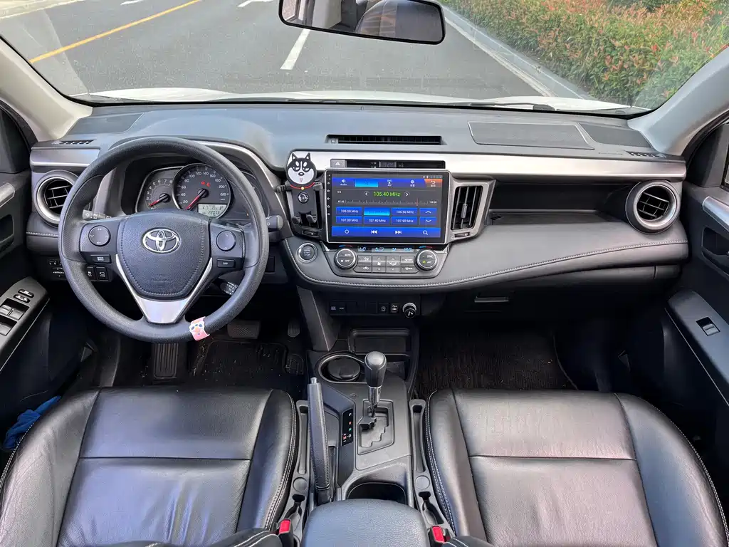 Toyota RAV4 — миниатюра 12