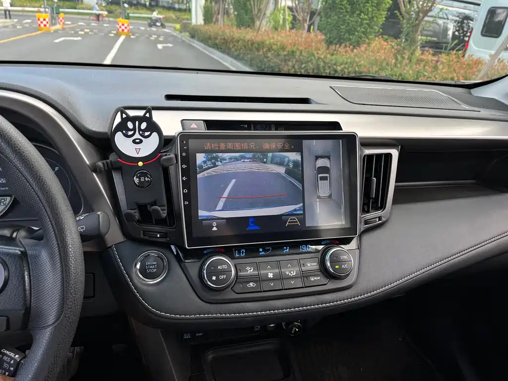 Toyota RAV4 — миниатюра 14