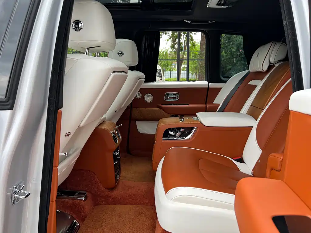 Rolls-Royce Cullinan — миниатюра 14