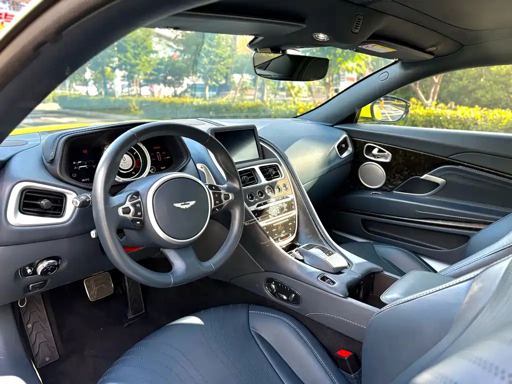 Aston Martin DB11 — миниатюра 4