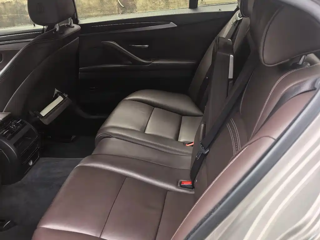 BMW 5 Series — миниатюра 9