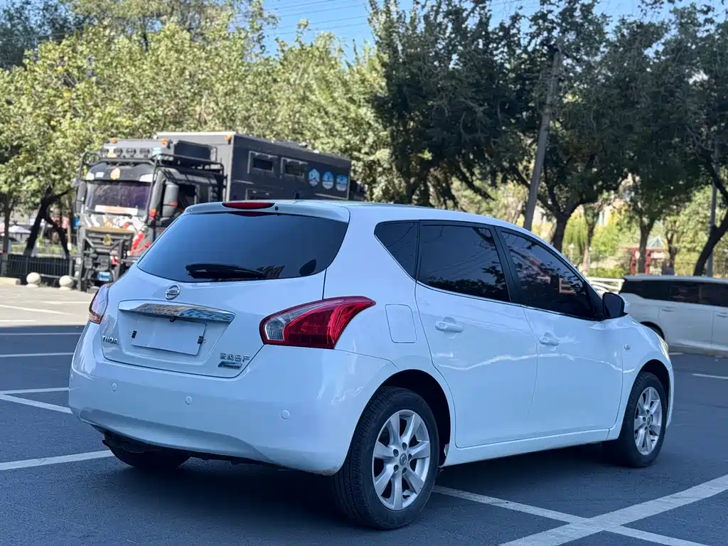 Nissan Tiida — миниатюра 13