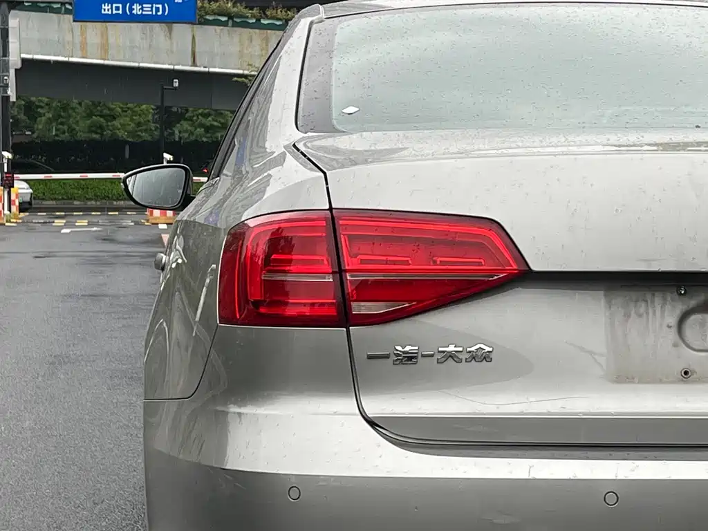 Volkswagen Sagitar 2017 230TSI AT Luxury