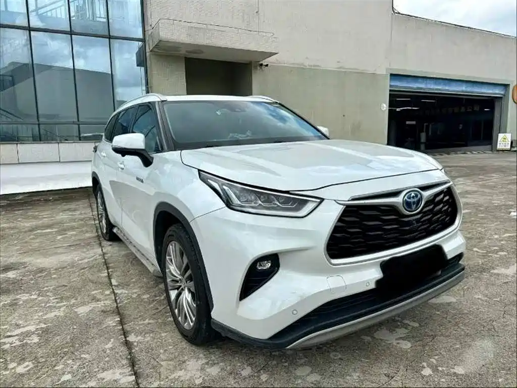 Toyota Highlander 2022 2.5L Luxury 7 мест