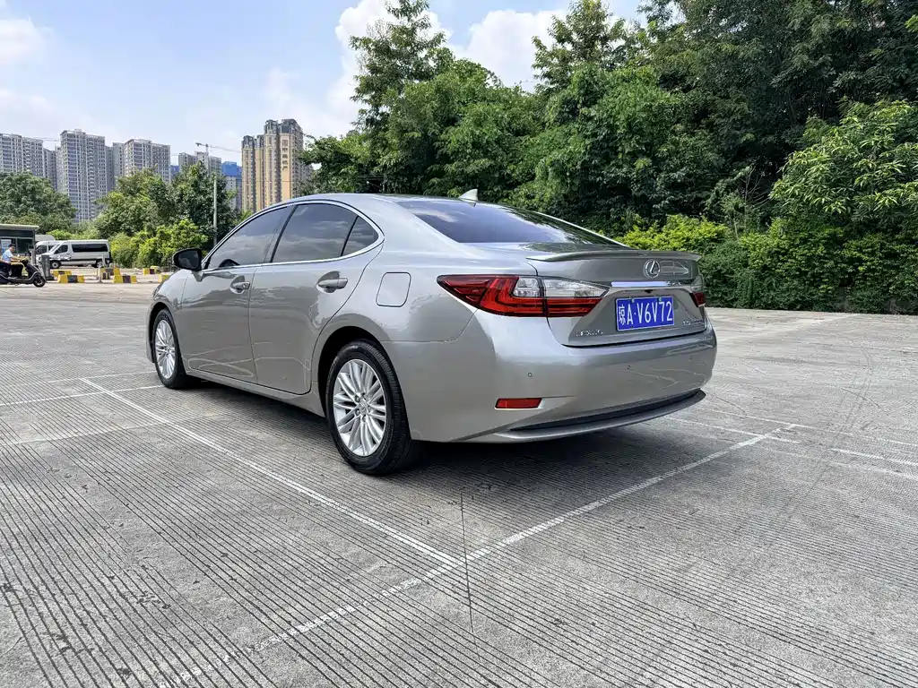 Lexus ES — миниатюра 8
