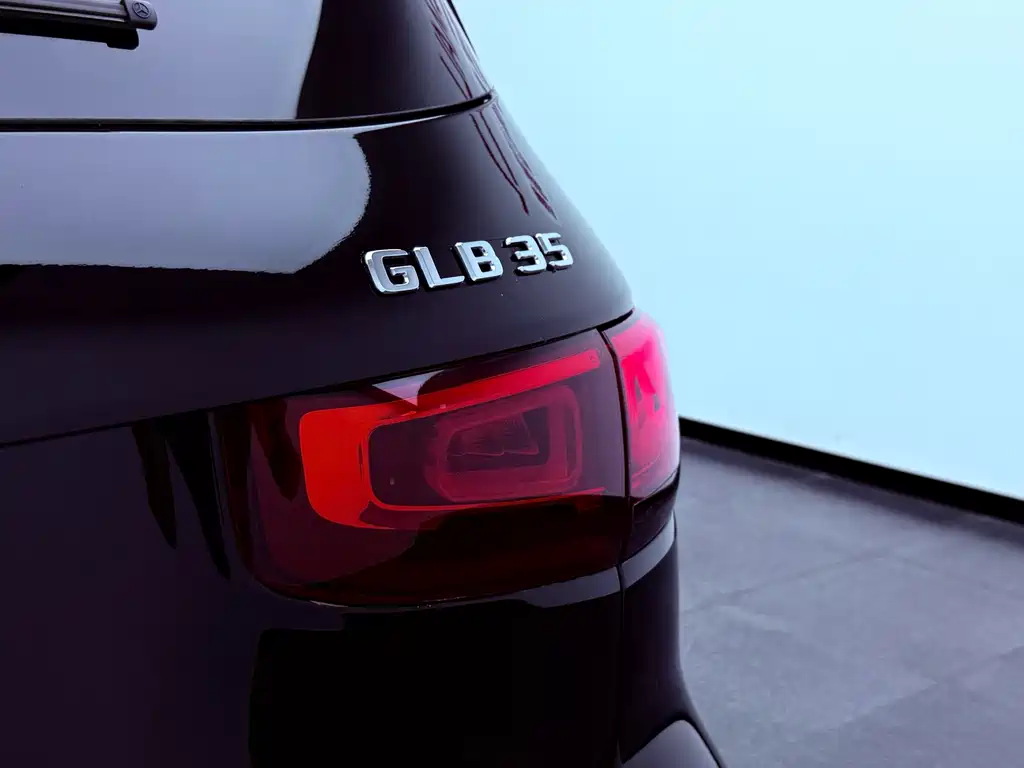 Mercedes-Benz GLB AMG — миниатюра 23