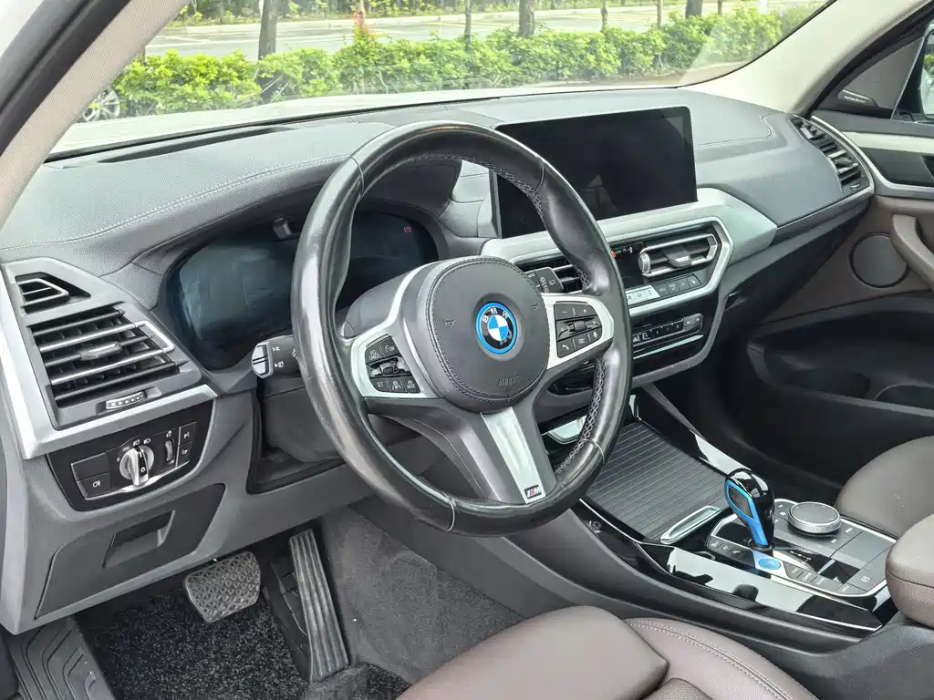BMW iX3 — миниатюра 9