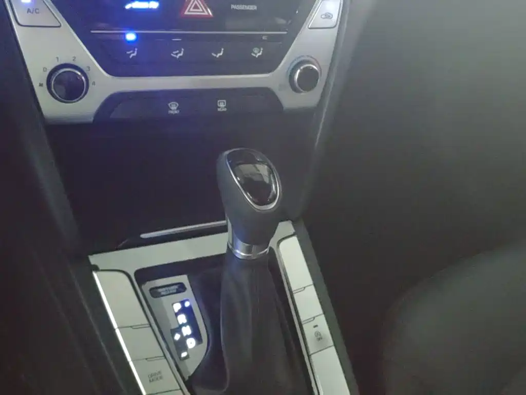 Hyundai Elantra — миниатюра 14