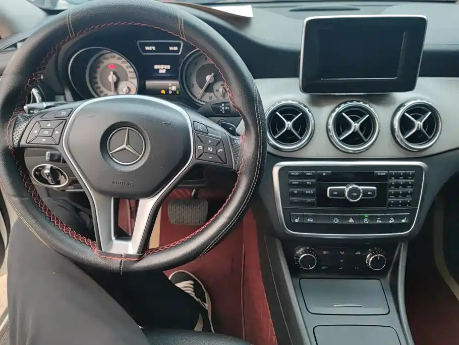Mercedes-Benz GLA — миниатюра 12