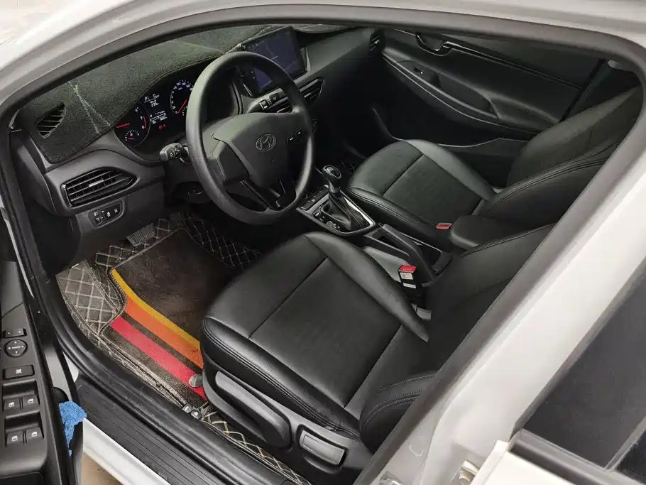 Hyundai Elantra — миниатюра 9