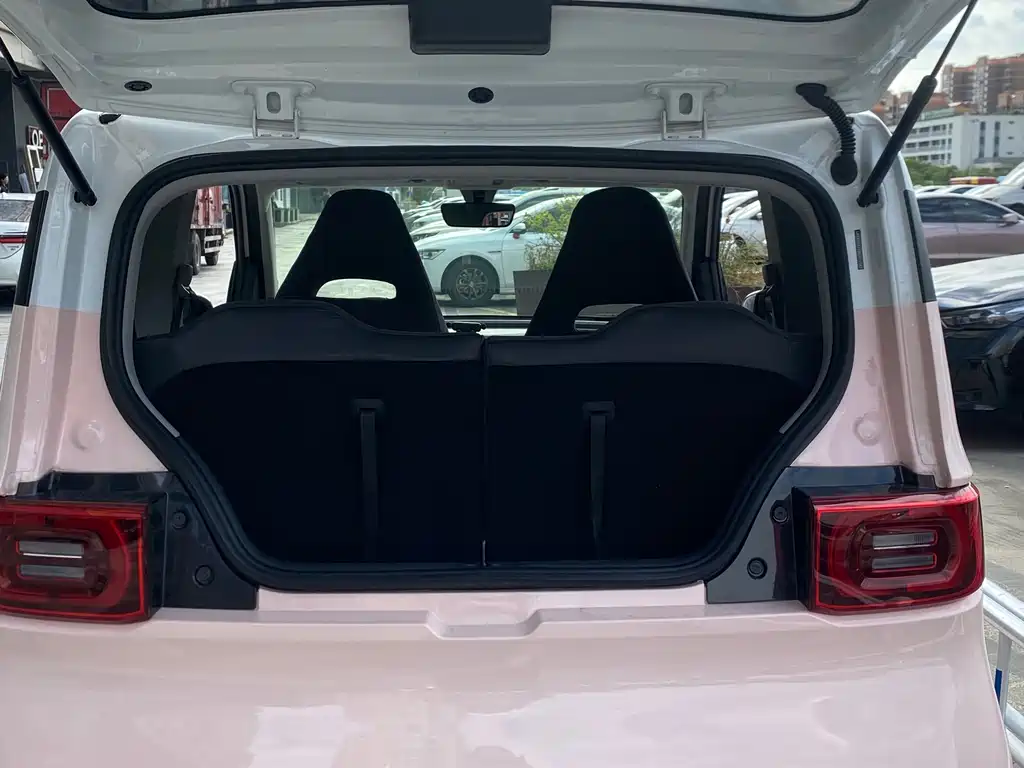 Wuling MINIEV — миниатюра 8