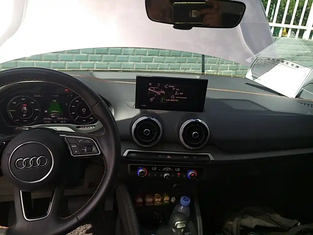 Audi Q2L e-tron — миниатюра 10