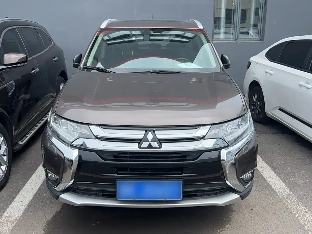 Mitsubishi Outlander 2016 2.4L Elite 5 мест
