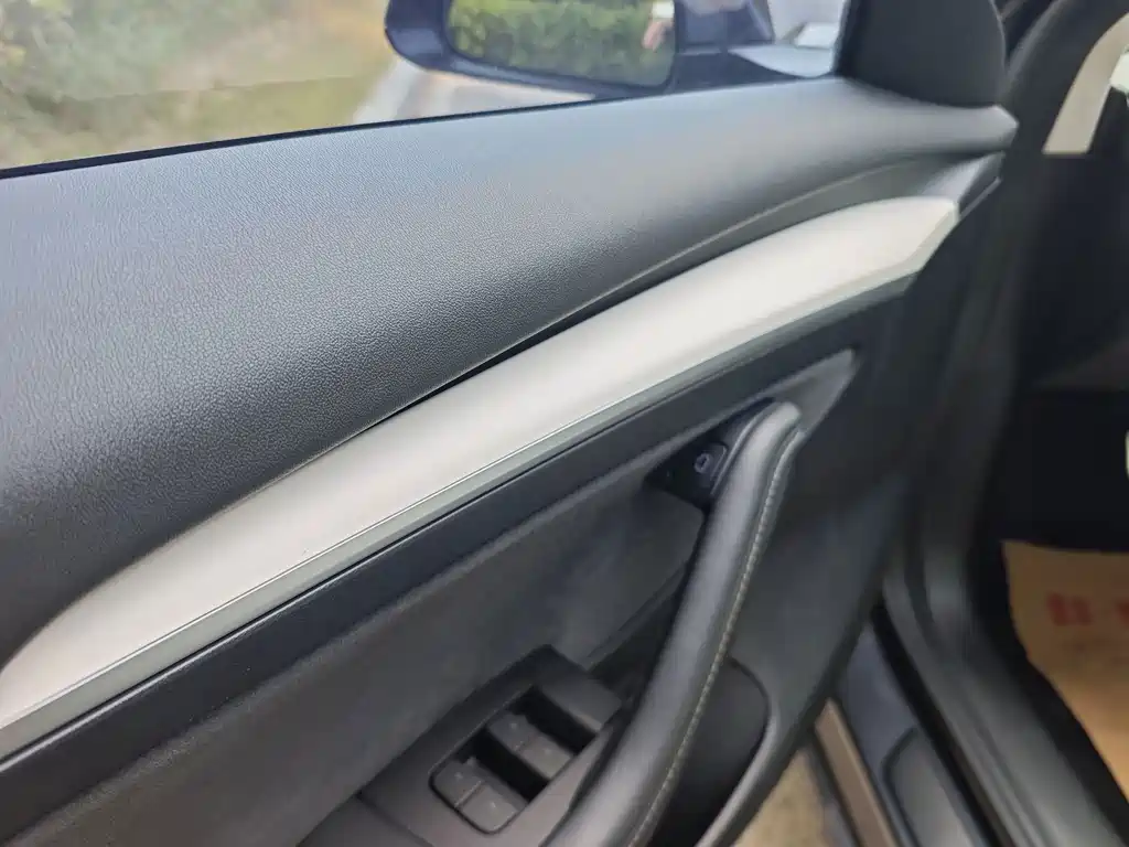 Tesla Model 3 — миниатюра 13
